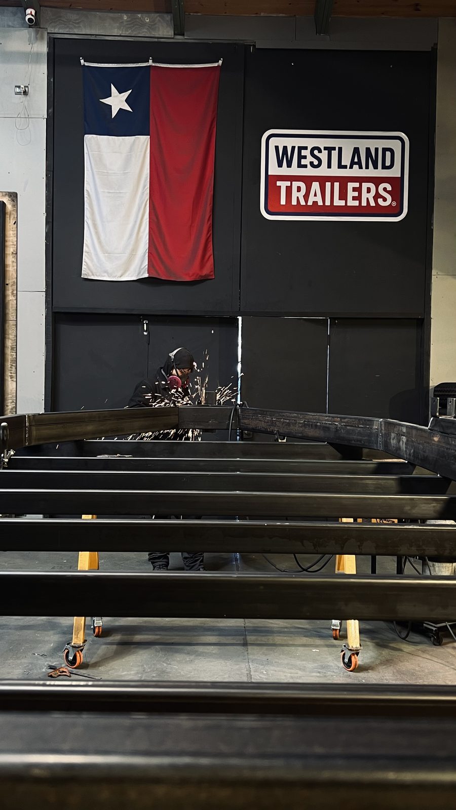Soldadura de un chasis en el taller Westland Trailers